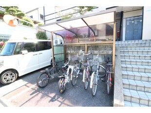 王寺駅 バス10分  片岡台１丁目下車：停歩3分 1階の物件外観写真